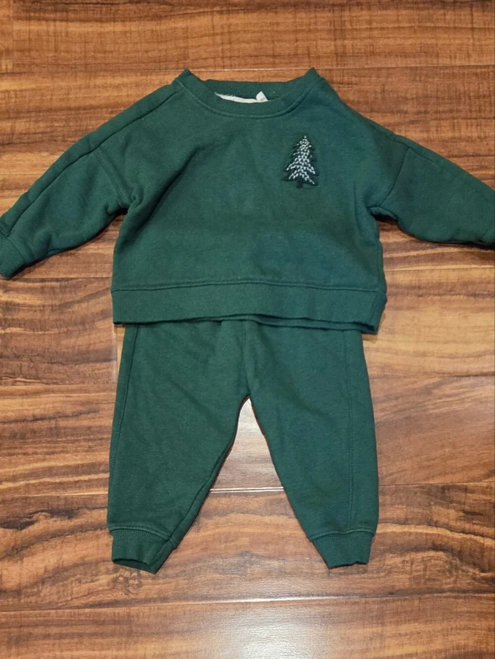 Monica + Andy EUC 12-18 Months Green Tree Sweatshirt and Pants Set